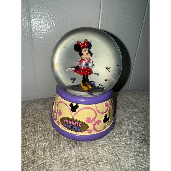 Disney Parks Minnie Mouse Snowglobe- Retired and Rare - Picture 4 of 6